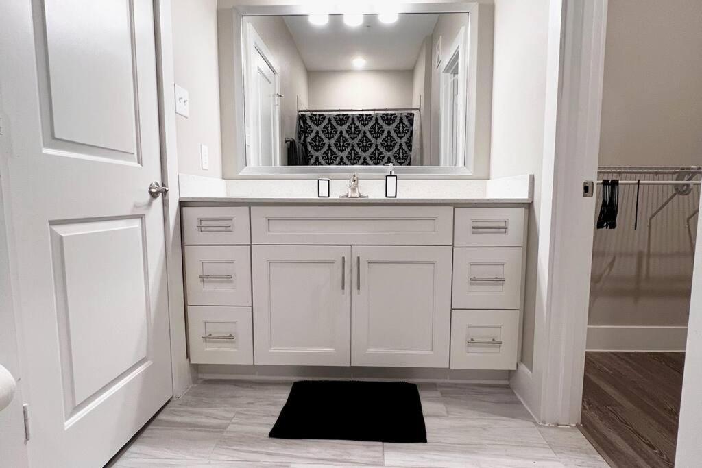 Welcome To Our Spacious 2-Bedroom 2-Bathroom Located In The City Of Houston, Texas! 外观 照片